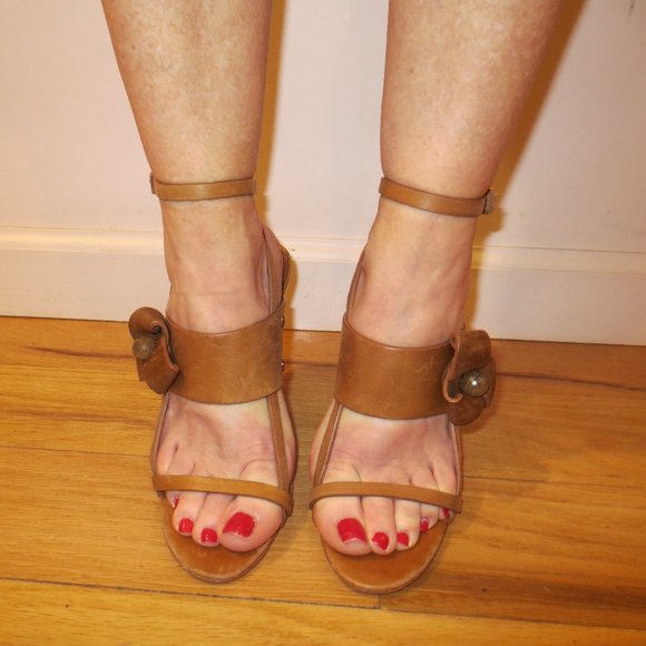 NEW L.A.M.B. Heels Slight scuffing from storage - Picture 3 of 11